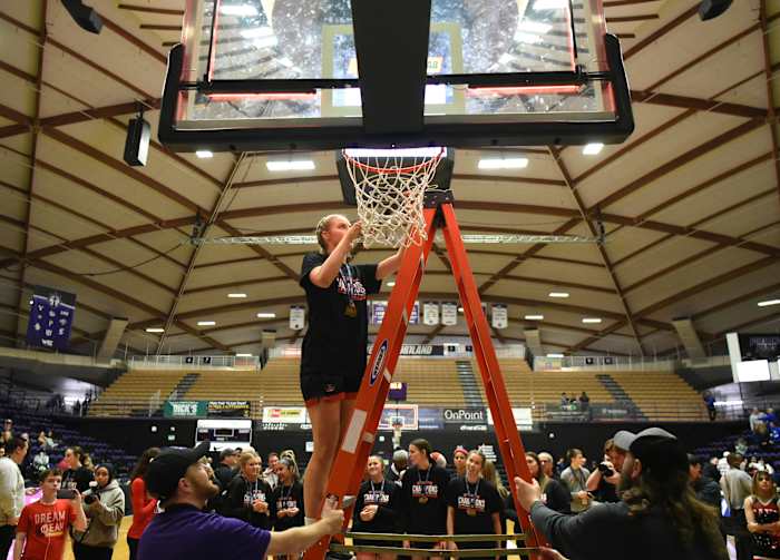 x South Medford Clackamas 6A Oregon girls basketball final Taylor Balkom 31